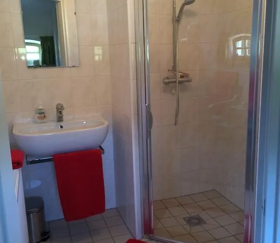 De Laarhoeve Hotel *